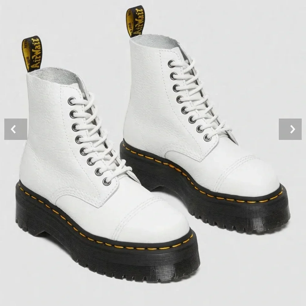 ! Dr. Martens SINCLAIR MILLED LEATHER PLATFORM BOOTS MSRP$250 in white